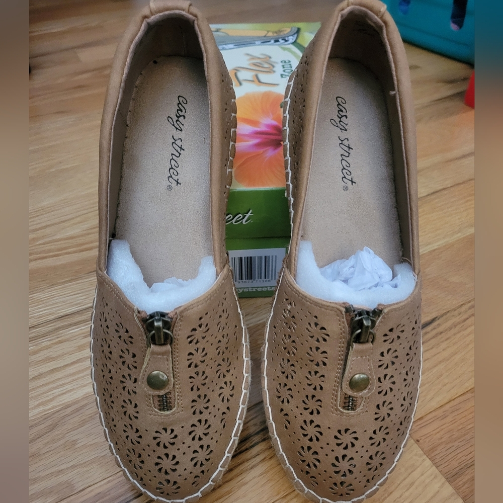 NIB!! Easy Street Zenon Women’s Espadrille Slip-On Shoes - Picture 5 of 9